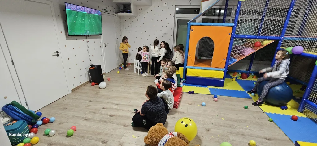 Djeca igraju playstation na Bambolaya playstation temi rođendana