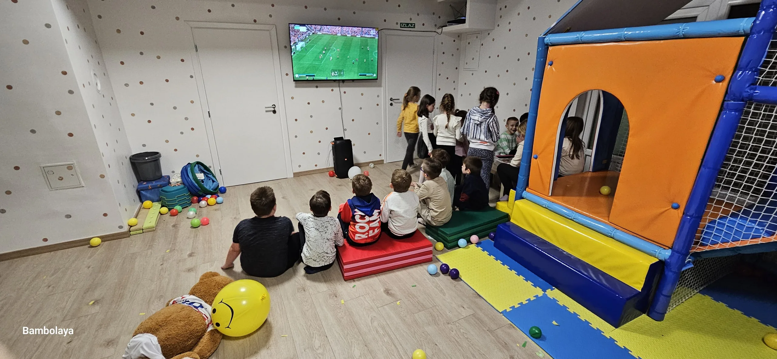 Djeca igraju playstation na Bambolaya playstation temi rođendana