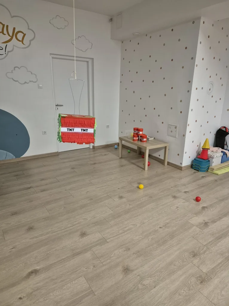 Pinjata u obliku bloka iz Minecrafta