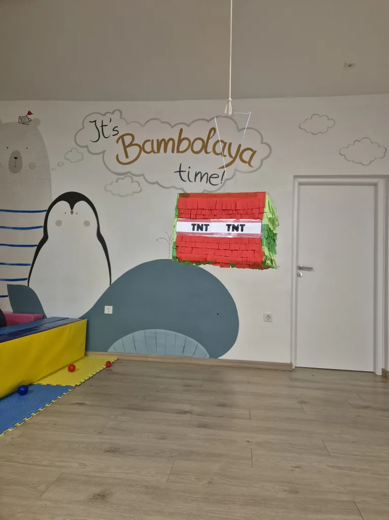 Pinjata u obliku bloka iz Minecrafta