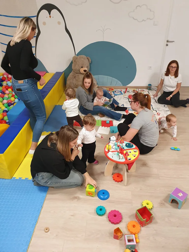 Prvo druženje mama i beba u igraonici Bambolaya