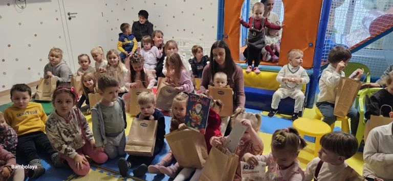 Lutkarska predstava "Novi kaputić maloga ježa" u družionici Bambolaya