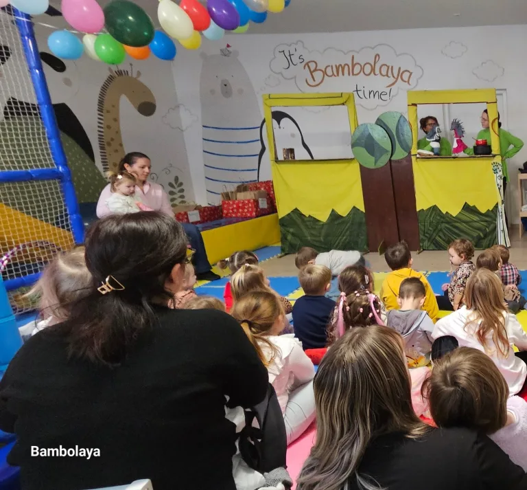 Lutkarska predstava "Novi kaputić maloga ježa" u družionici Bambolaya