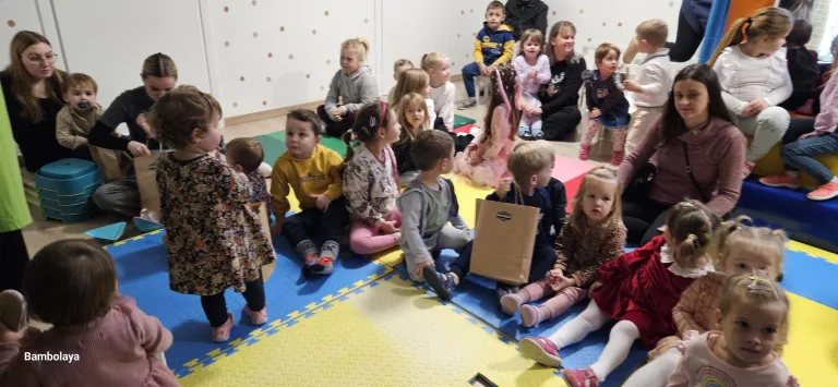 Lutkarska predstava "Novi kaputić maloga ježa" u družionici Bambolaya